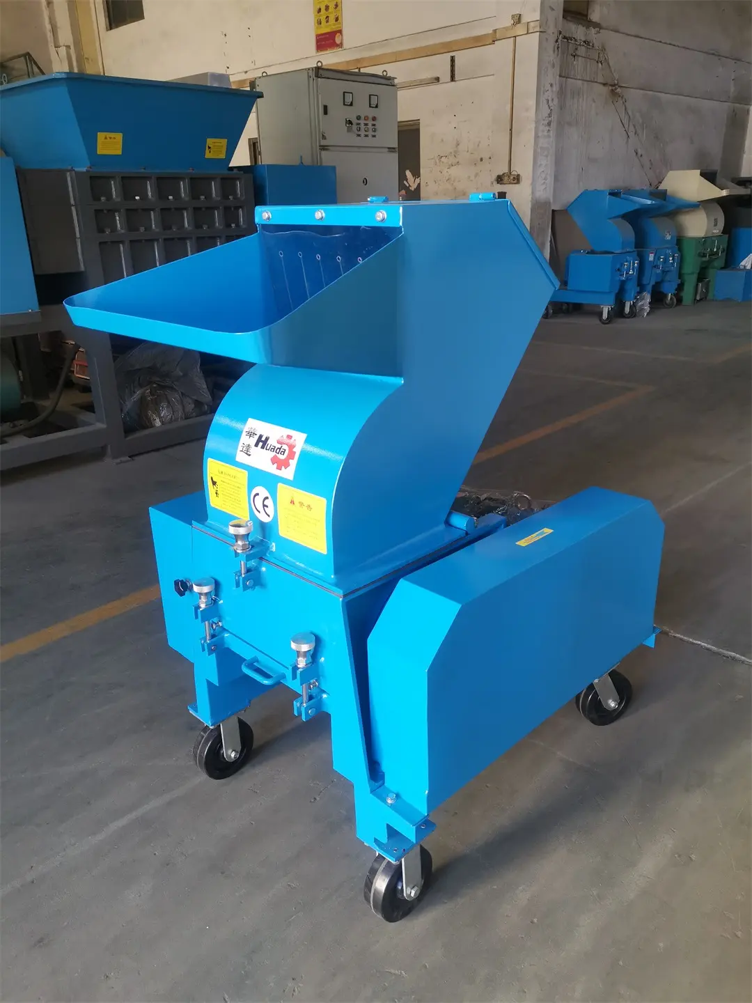 強力(li)粉(fen)碎(sui)機
