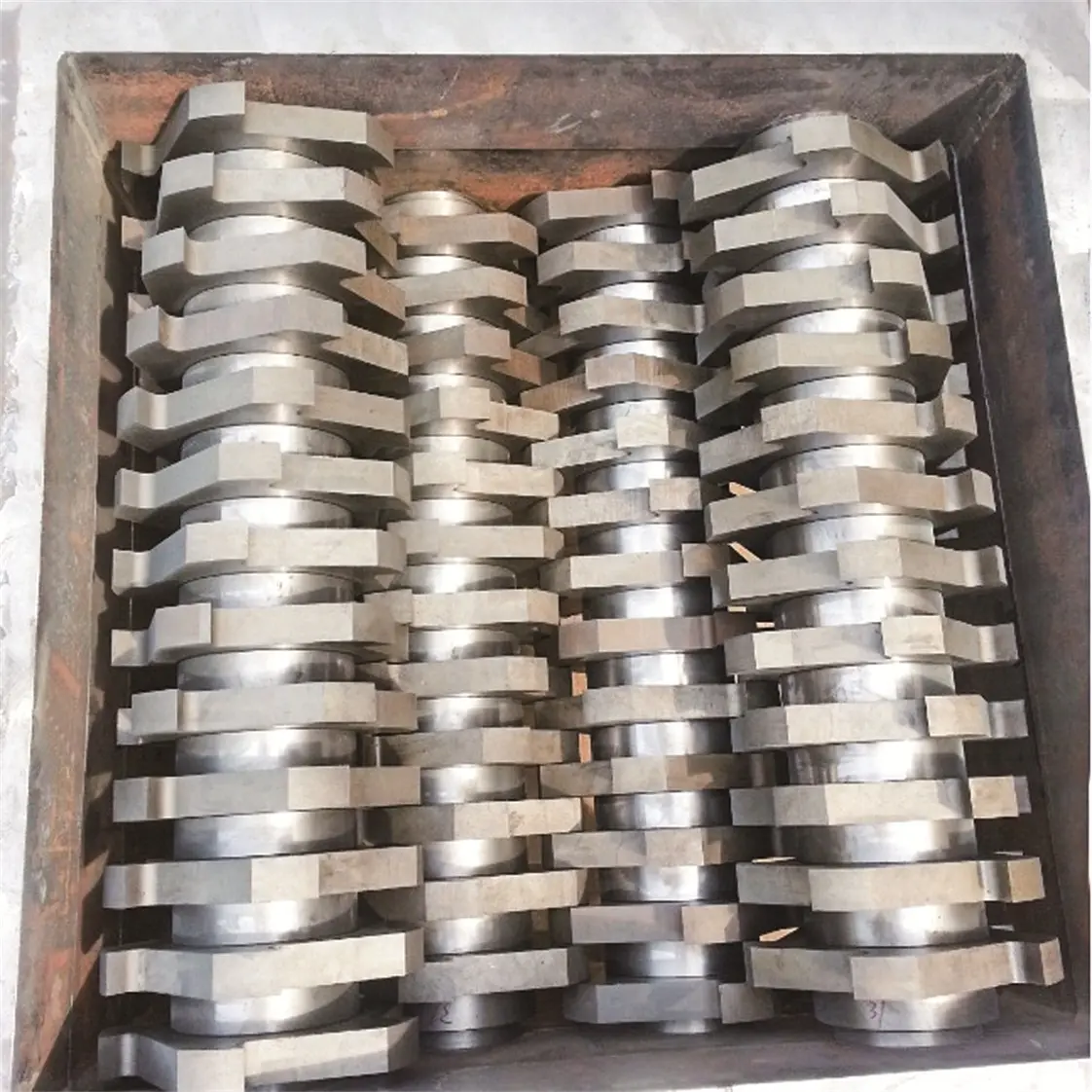 Four axis shredder